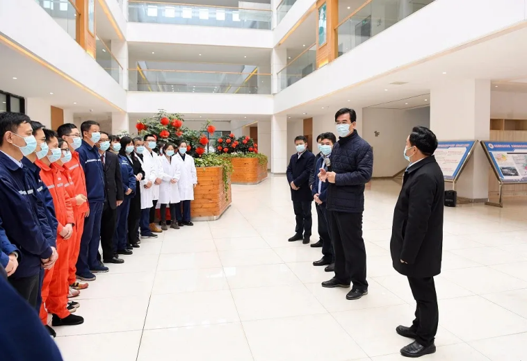 贵州省委副书记、省长李炳军慰问西部产业基地驻地人员