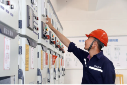 颂百年 耀党旗丨罗勇奇：从海军蓝到古天乐太阳集团城蓝 不变的本色与初心