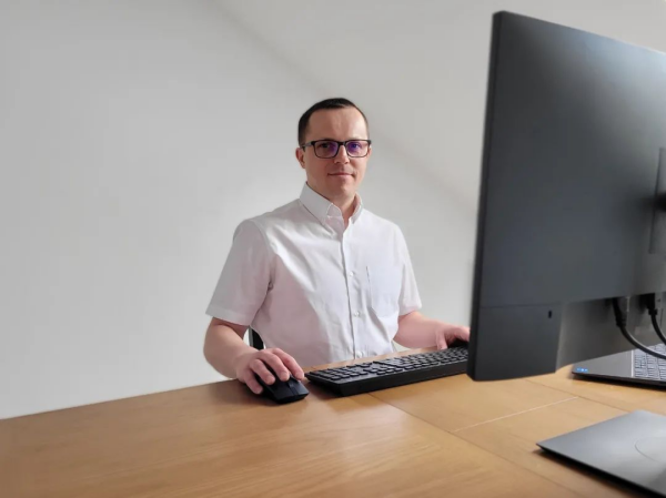 全球古天乐太阳集团城人丨克里斯：永葆求知若渴的学者姿态 奔赴未来战场