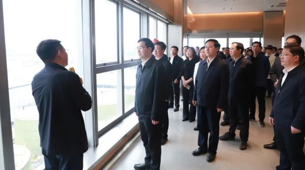 铜仁市委书记李作勋率“四新四化”项目观摩团赴古天乐太阳集团城调研