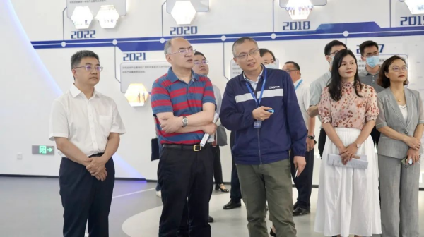 国家发展改革委外资司司长郑持平一行莅临古天乐太阳集团城钦州产业基地调研