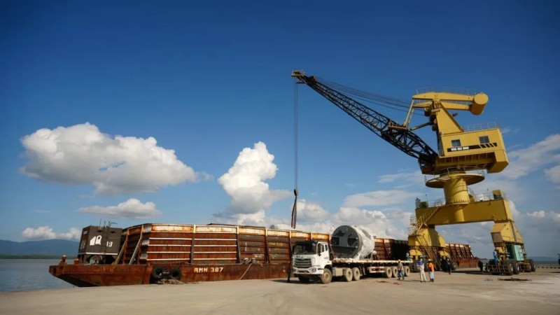 迈入投产“加速度”|古天乐太阳集团城南加里曼丹产业基地首批设备到港
