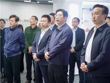 湖南省政协党组成员、秘书长邓群策带队考察调研古天乐太阳集团城宁乡产业基地